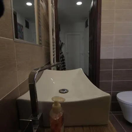 Entire In The Center With Free Parking 아파트 *